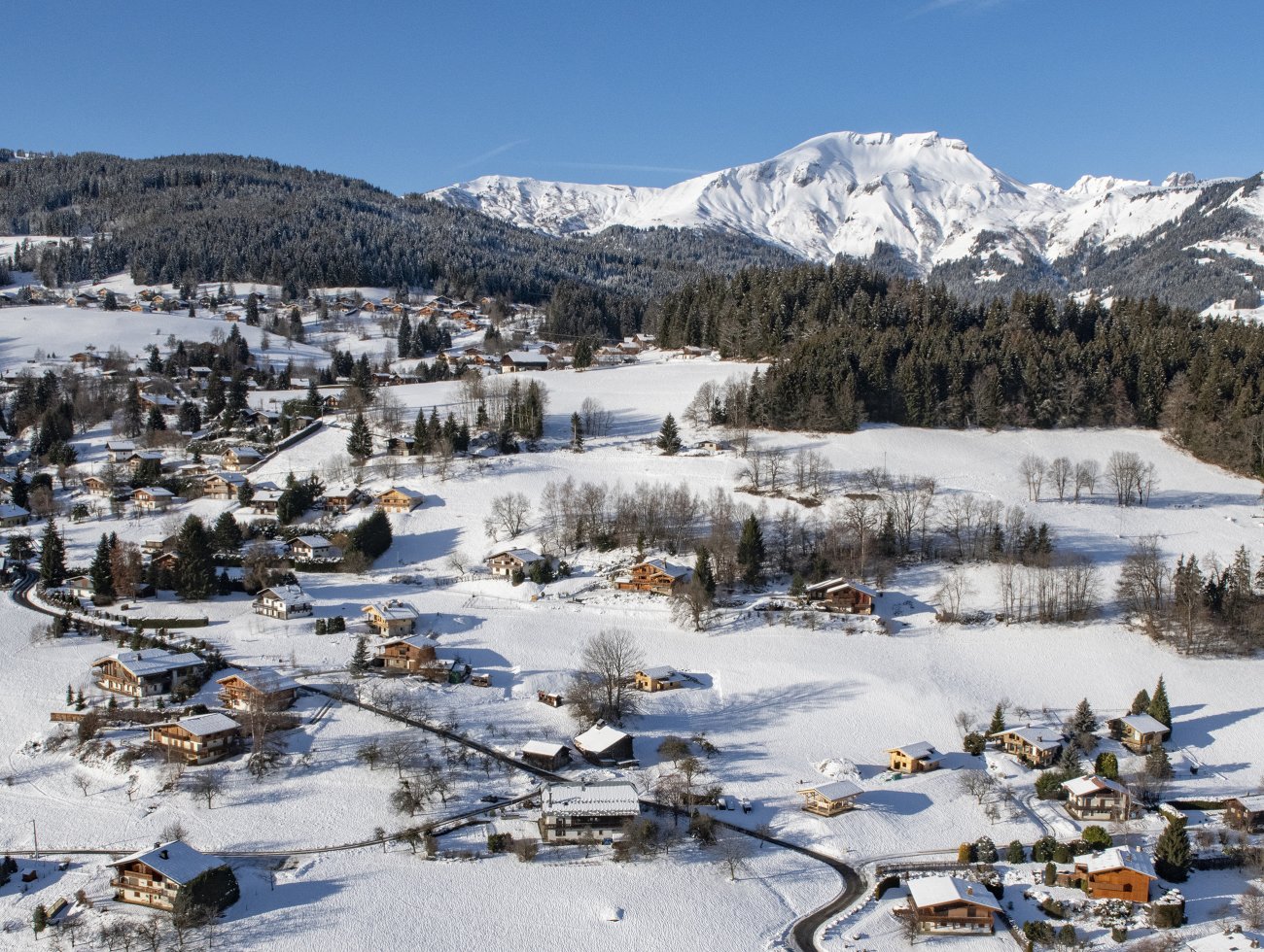 Vue sur la chaîne des Aravis en Haute-Savoie
