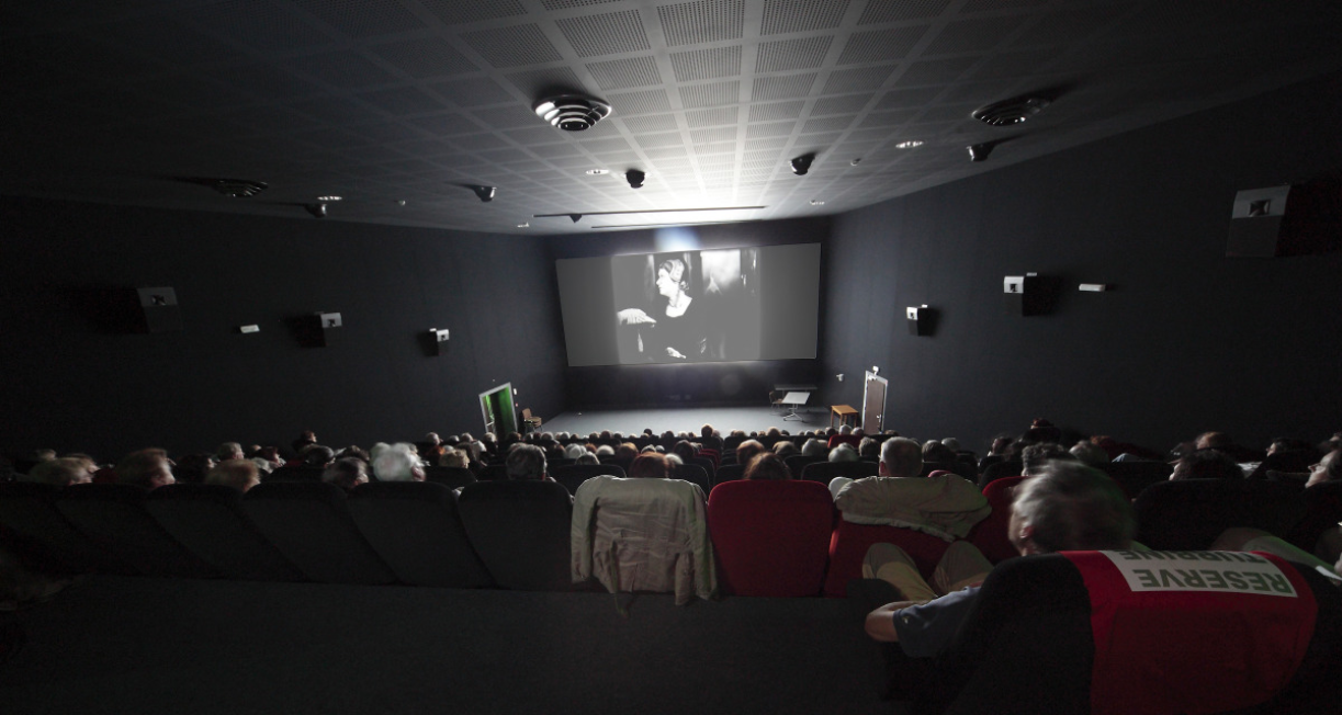 Séance de projection dans la salle du cinéma La Turbine à Annecy - Cran-Gevrier, membre du réseau Art et Essais