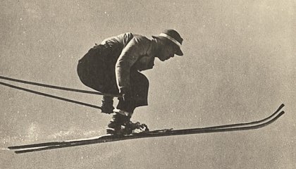 Image d'archive d'un athlète faisant du ski.
