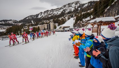 Collégiens et coureurs coupe du monde de ski alpinisme à Flaine