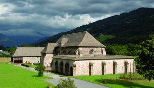 Le cloître et l'église de la chartreuse de Mélan à Taninges (Haute-Savoie)