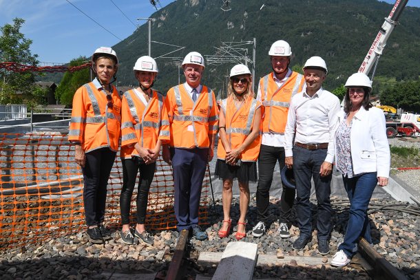 Ripage du pont-rail du contournement de Marignier le 10 août 2021, en présence des élus du Département de la Haute-Savoie
