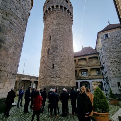 Tournée des cantons 19/03/2022 : visite du château de Montrottier à Lovagny (cour intérieure)